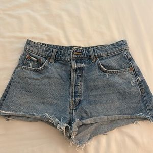 Zara Medium Wash Jean shorts size 6!